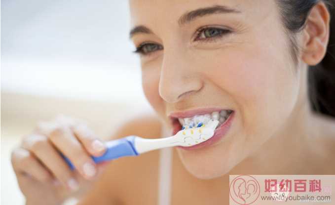 早上刷牙和晚上刷牙哪个更重要 睡前不刷牙有什么危害