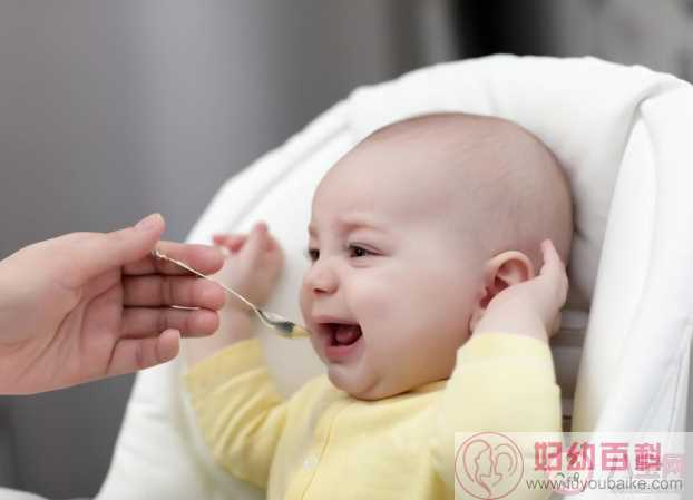 宝宝被过度喂养会有什么表现 小儿过度喂养的危害