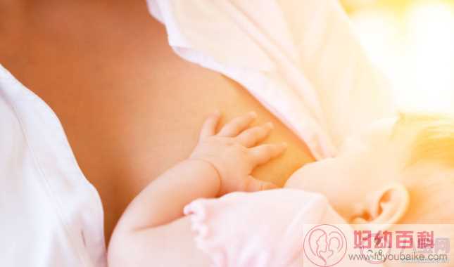 孕期有乳汁溢出正常吗 为什么女性生完孩子有奶水