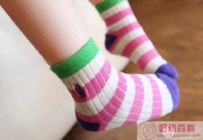 穿什么样的袜子才暖和 为什么穿袜子睡觉入睡更快