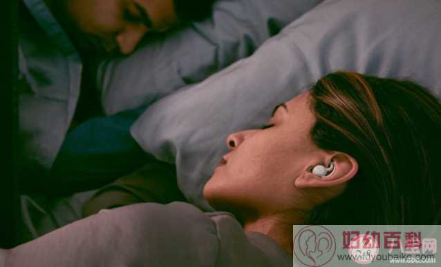 戴着耳机睡觉会怎么样 什么样的耳机才能不伤听力