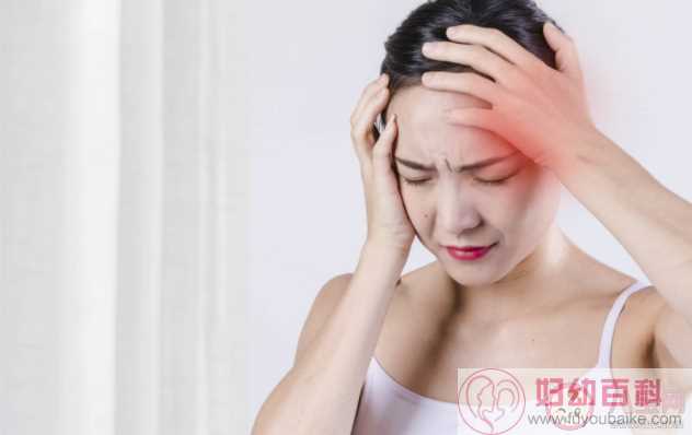 一来月经就头痛是怎么回事 月经头痛正常吗