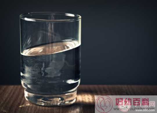 长期喝饮料不喝水的危害有多大 饮料能代替水吗