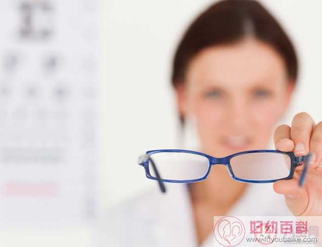 近视手术要花费多少钱 近视手术如何防止眨眼眼球转动